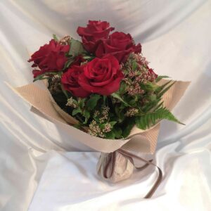 6 Red Roses