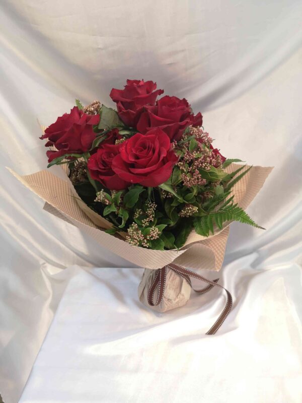 6 Red Roses
